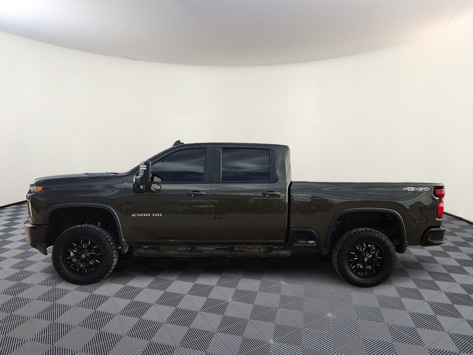 Used 2023 Chevrolet Silverado 2500 Custom w/ Custom Value Package AWD/4WD image 2