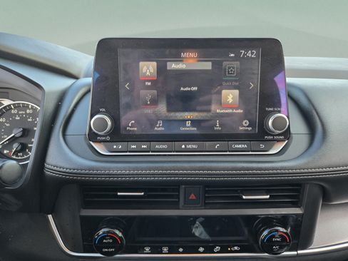 Used 2023 Nissan Rogue SV FWD image 19