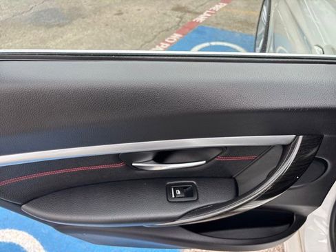Used 2018 BMW 330i xDrive Sedan w/ Convenience Package image 20