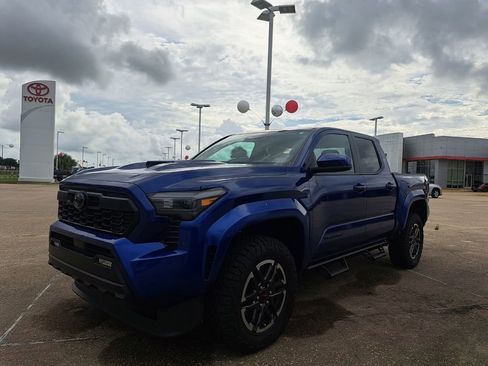 Used 2025 Toyota Tacoma TRD Sport AWD/4WD image 1