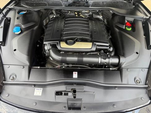 Used 2017 Porsche Cayenne AWD/4WD image 28