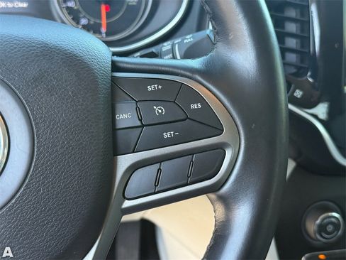 Used 2019 Jeep Cherokee Limited w/ Luxury Group image 17