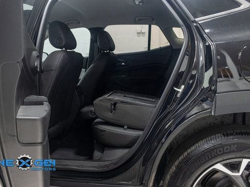 Used 2025 Chevrolet Trax LT w/ Driver Confidence Package image 26