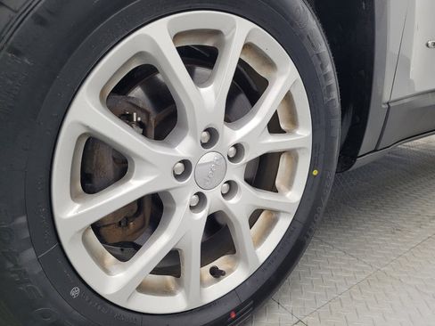 Used 2014 Jeep Cherokee Latitude w/ Cold Weather Group image 31