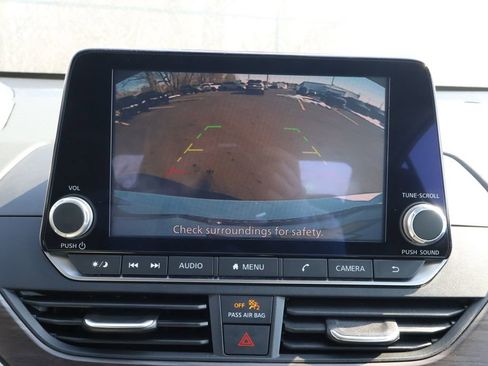 Used 2024 Nissan Altima 2.5 SV image 16