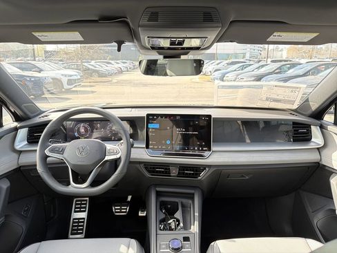 New 2026 Volkswagen Tiguan SE R-Line FWD image 22