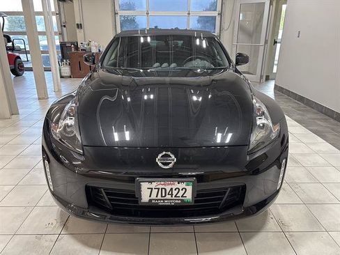 Used 2018 Nissan 370Z Touring RWD image 6