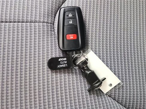 Used 2023 Toyota Highlander L image 42