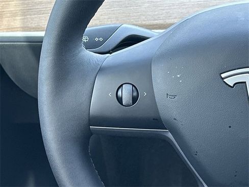 Used 2022 Tesla Model Y Performance image 23