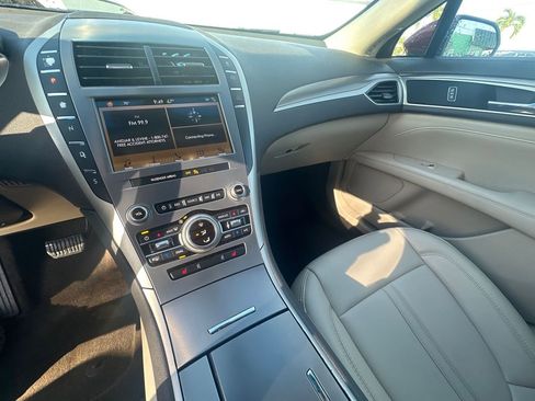 Used 2019 Lincoln MKZ Premiere image 13