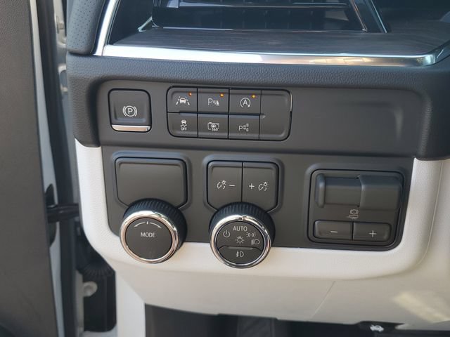 Used 2026 Chevrolet Tahoe Premier w/ Sun And Tow Package RWD image 33