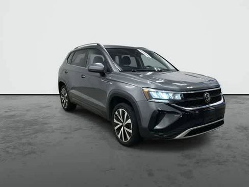 Used 2024 Volkswagen Taos SE FWD image 6