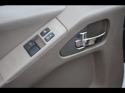 Used 2016 Nissan Frontier SV RWD image 16