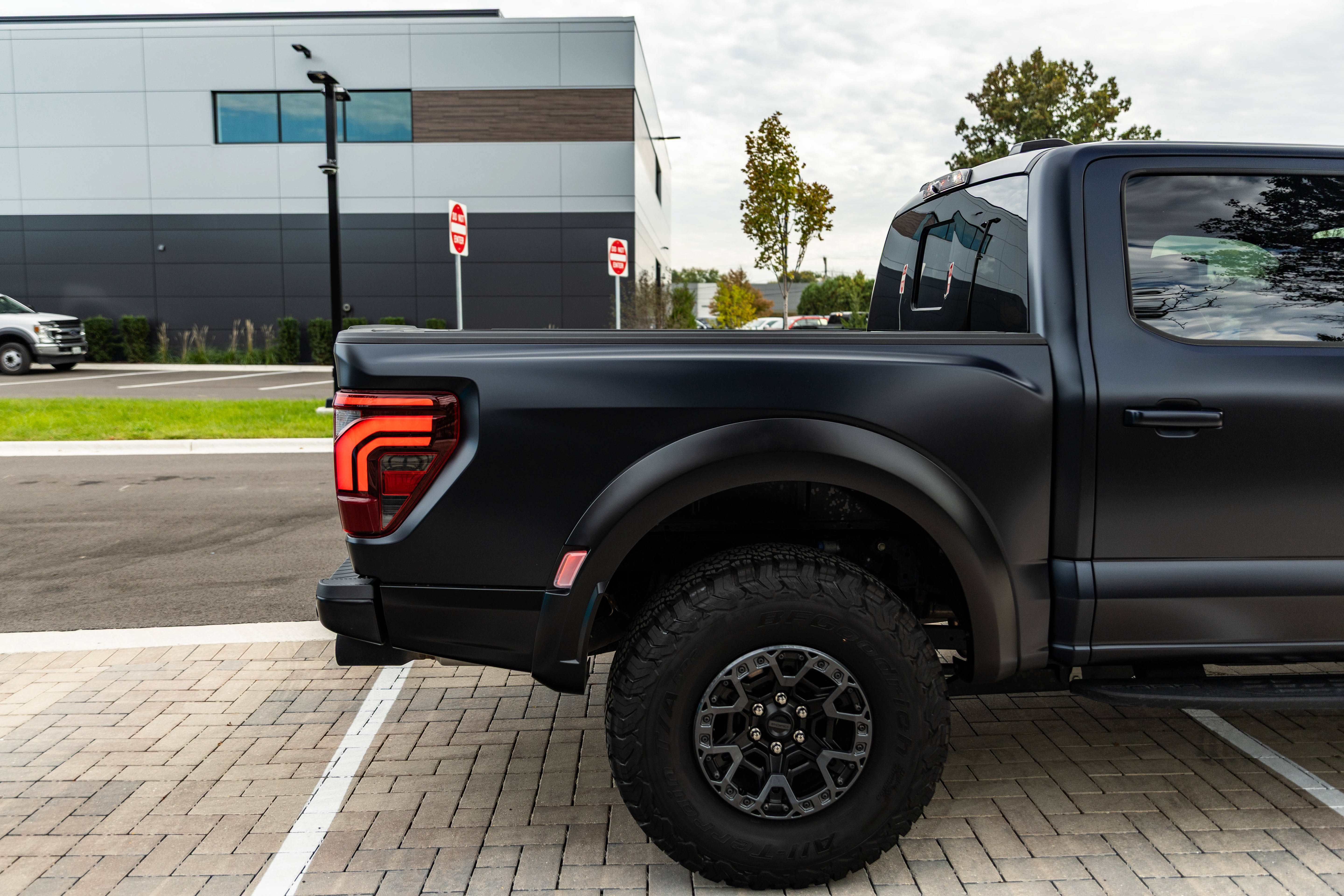 New 2025 Ford F150 Raptor w/ Equipment Group 803A Raptor R AWD/4WD image 7