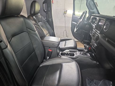 Used 2021 Jeep Wrangler Unlimited Sahara AWD/4WD image 10