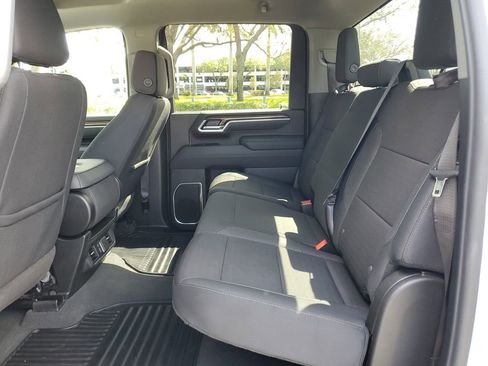 Used 2025 Chevrolet Silverado 2500 LT w/ Convenience Package image 8