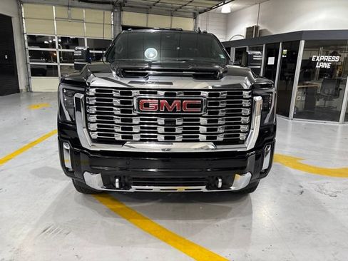 Used 2024 GMC Sierra 2500 Denali w/ Denali Reserve Package AWD/4WD image 10