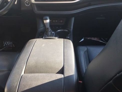 Used 2017 Toyota Highlander Limited AWD/4WD image 18