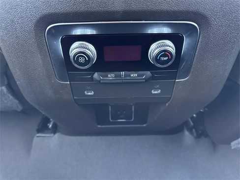 Used 2023 GMC Yukon XL SLT image 19