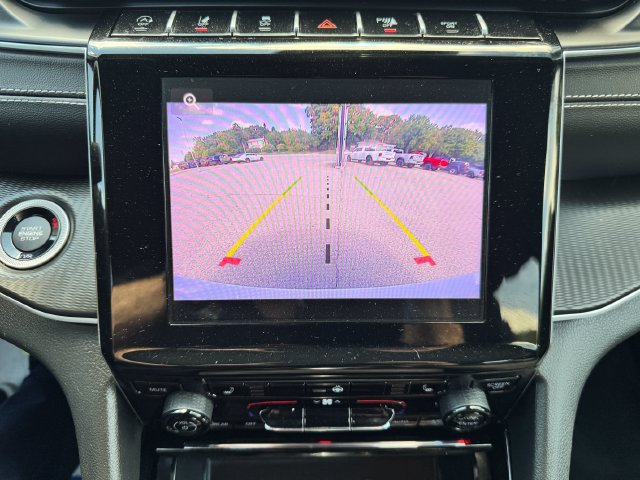 Used 2023 Jeep Grand Cherokee Altitude AWD/4WD image 19