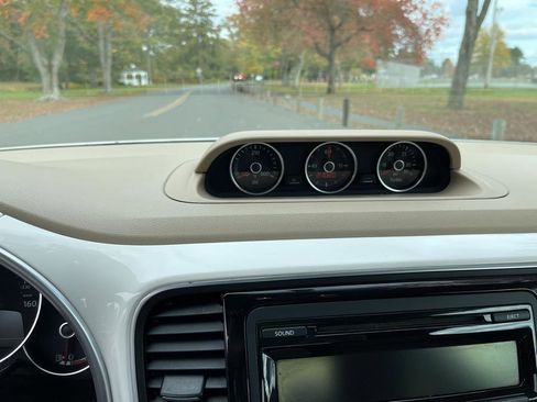 Used 2013 Volkswagen Beetle TDI image 16