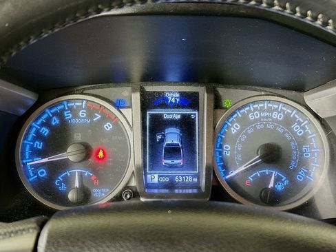 Used 2021 Toyota Tacoma SR5 RWD image 19
