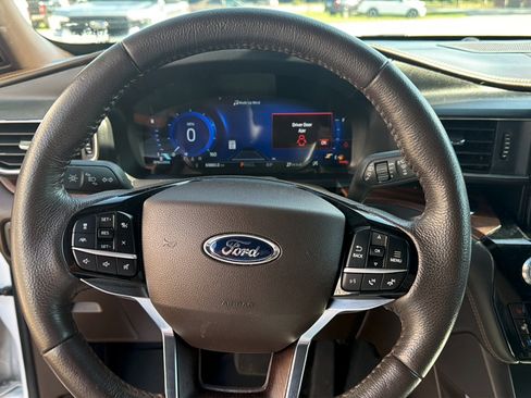 Used 2023 Ford Explorer King Ranch w/ Technology Package AWD/4WD image 12