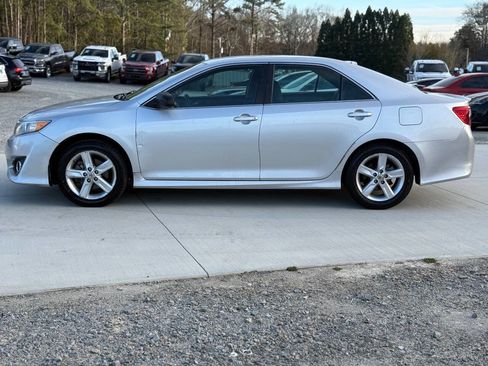 Used 2014 Toyota Camry SE image 9