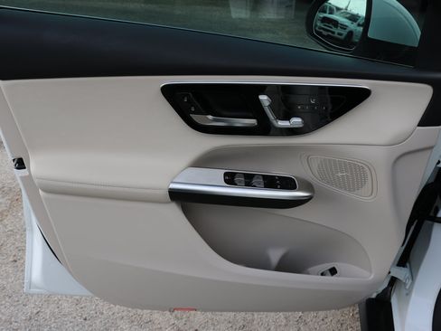 Used 2026 Mercedes-Benz GLC 300 image 12