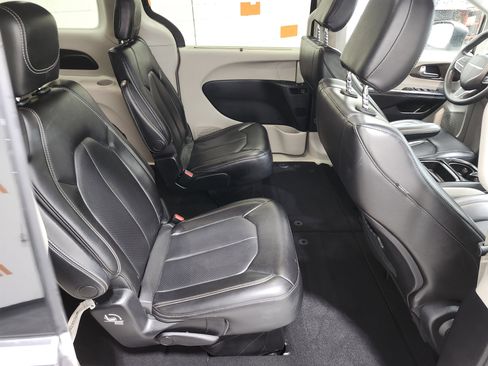 Used 2021 Chrysler Voyager Lxi image 14