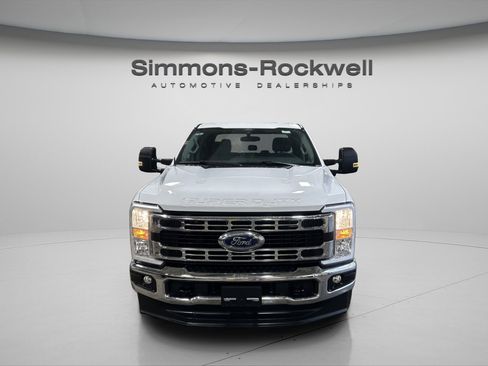 Used 2024 Ford F250 XLT image 2