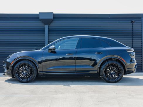 New 2025 Porsche Macan Turbo Electric image 2