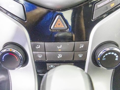 Used 2015 Chevrolet Cruze LT image 17