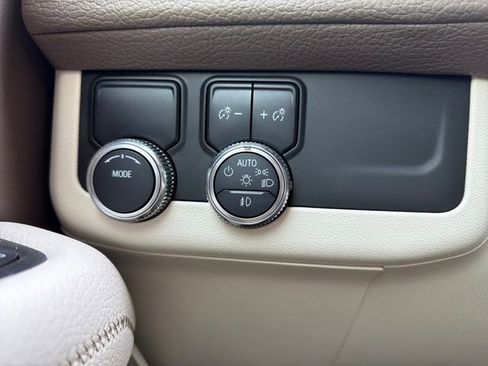 Used 2021 GMC Yukon XL Denali w/ Denali Premium Package image 20