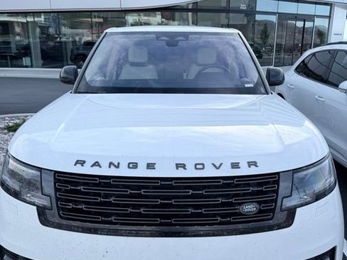 Used 2023 Land Rover Range Rover SE AWD/4WD image 2
