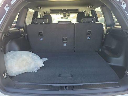 New 2025 Jeep Grand Cherokee Altitude image 8