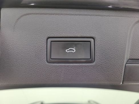 Used 2021 Volkswagen Atlas SE image 12