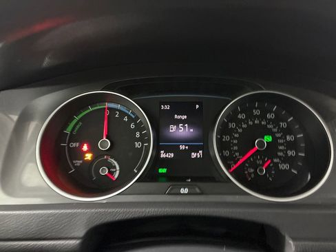 Used 2016 Volkswagen e-Golf SE w/ DC Fast Charging Package image 27