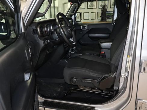 Used 2018 Jeep Wrangler Unlimited Sport S AWD/4WD image 8
