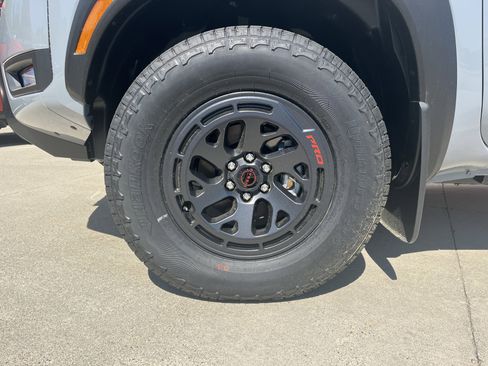 New 2026 Nissan Frontier PRO-4X w/ Tow Package AWD/4WD image 11