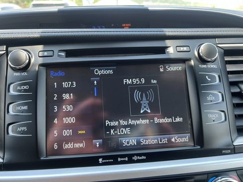Used 2017 Toyota Highlander LE image 5