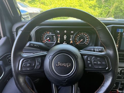 Used 2024 Jeep Gladiator Mojave AWD/4WD image 24