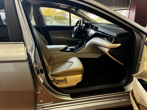 Used 2019 Toyota Camry LE image 29