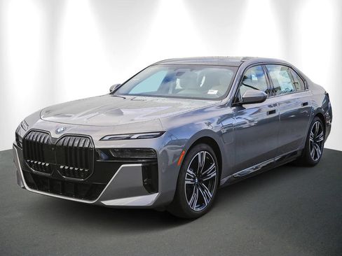 Used 2026 BMW 750e xDrive AWD/4WD image 3