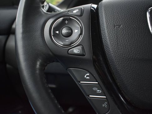 Used 2017 Honda Pilot Touring image 24