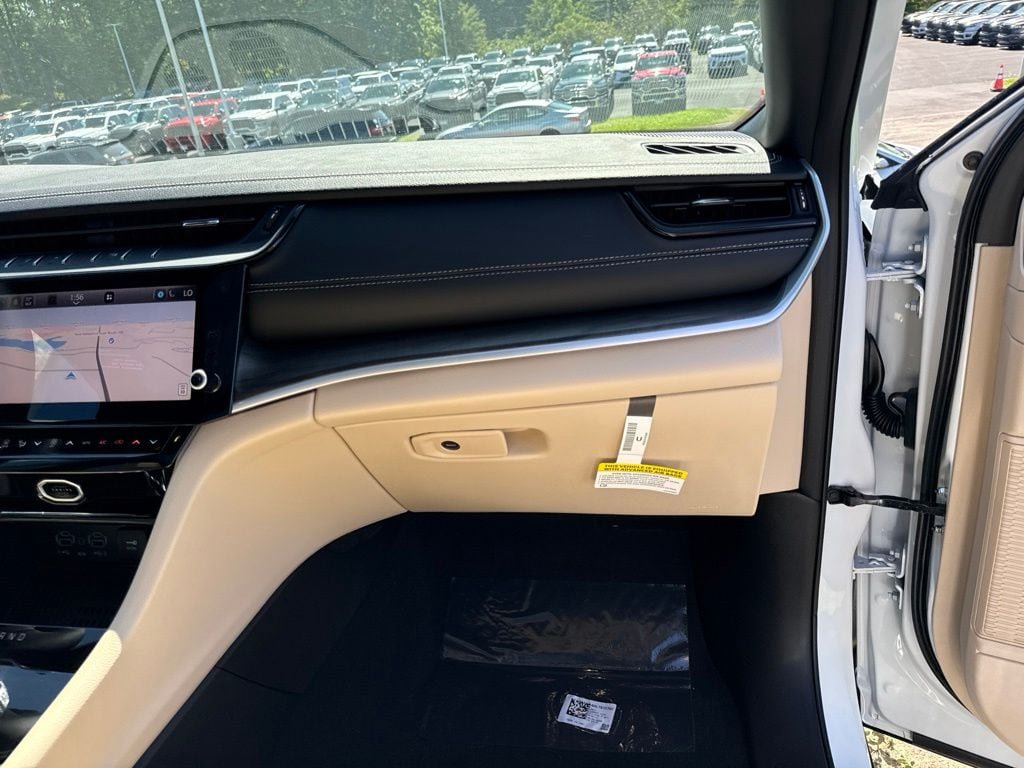 New 2027 Jeep Grand Cherokee Limited AWD/4WD image 28