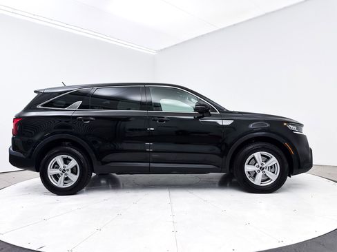 Used 2023 Kia Sorento LX image 41