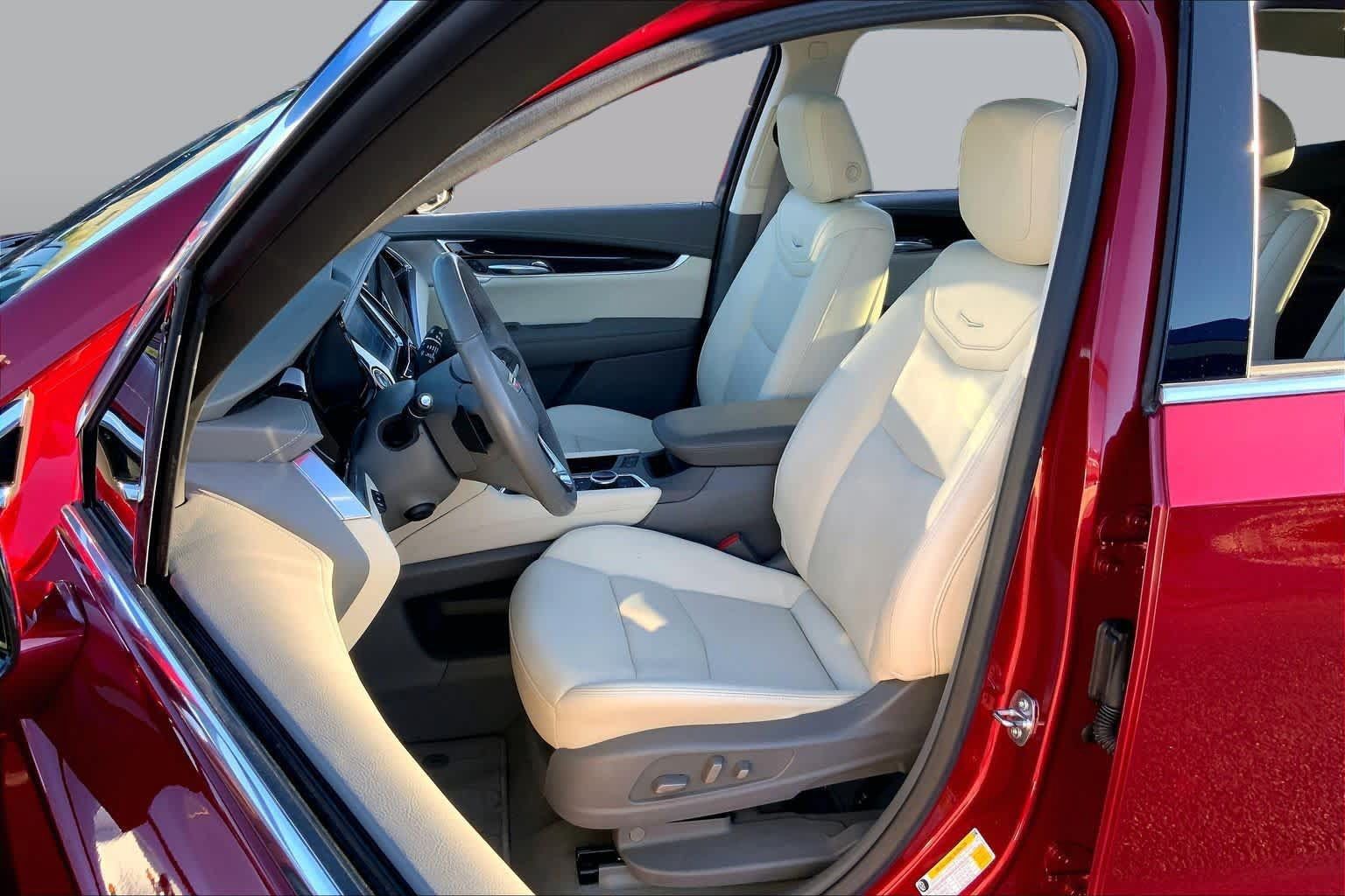 Used 2023 Cadillac XT6 Premium Luxury w/ Technology Package FWD image 7