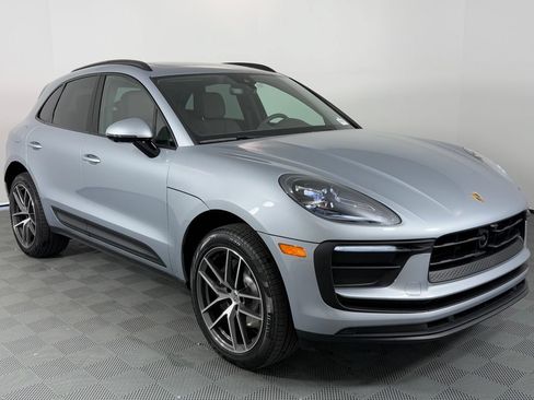 Certified 2026 Porsche Macan AWD/4WD image 9