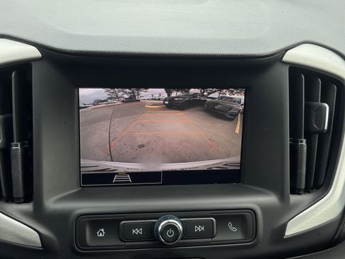 Used 2024 GMC Terrain SLE image 25